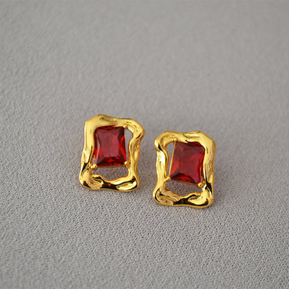 Classic Gold Earring with Timeless Appeal