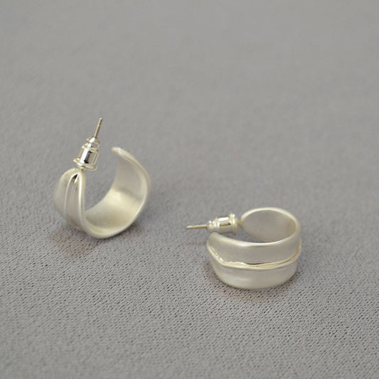 Classic Gold Earring with Timeless Appeal