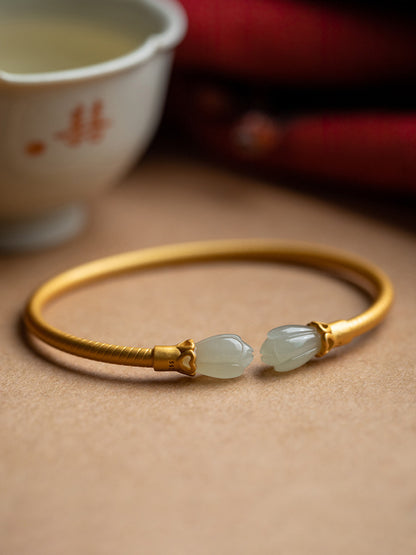 Romantic Gold Bracelet for Special Moments