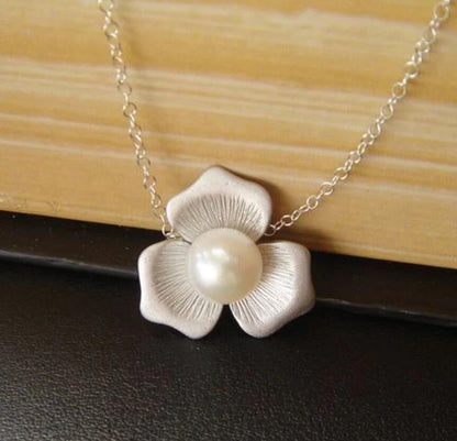 Beautiful Pearl Necklace with Unique Style