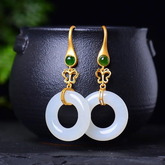 Charming Gold Earring for Any Occasion
