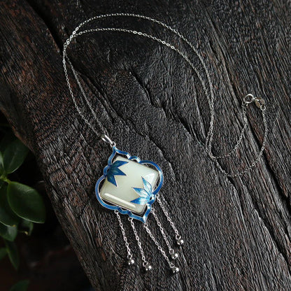 Classic Silver Pendant with Timeless Appeal