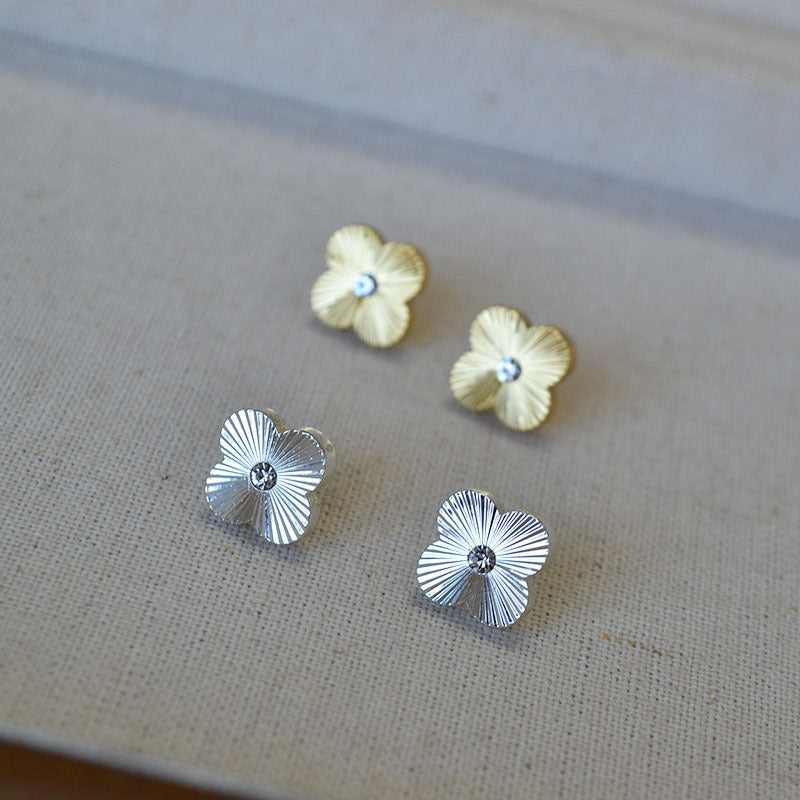 Romantic Gold Earring for Special Moments