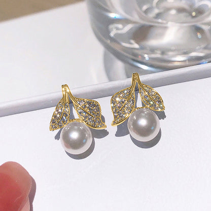 Classic Pearl Earring with Timeless Appeal