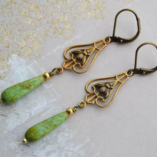 Classic Gold Earring with Timeless Appeal