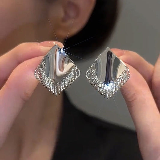 Beautiful Silver Earring with Unique Style