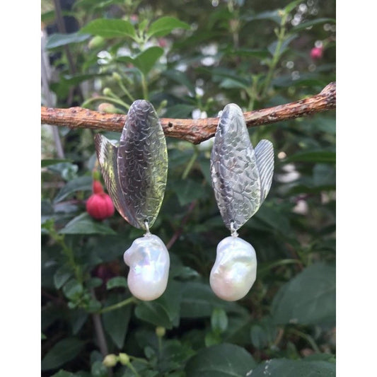 Beautiful Pearl Earring with Unique Style