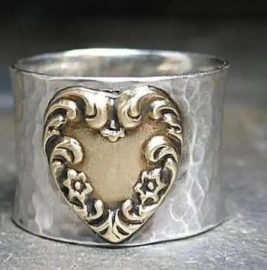Classic Silver Ring with Timeless Appeal