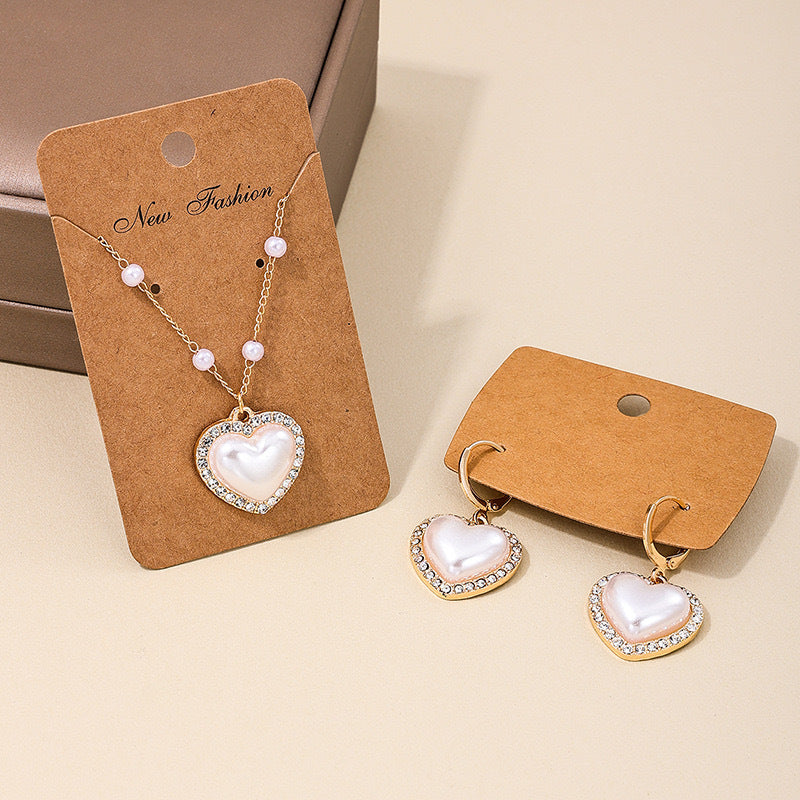 Beautiful Pearl Set with Unique Style