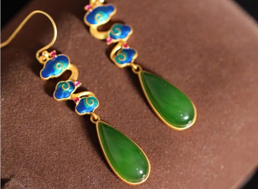 Charming Gold Earring for Any Occasion