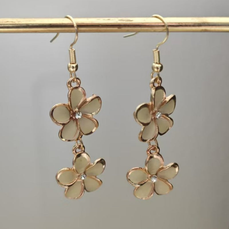 Romantic Gold Earring for Special Moments