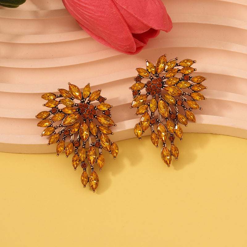 Charming Gold Earring for Any Occasion