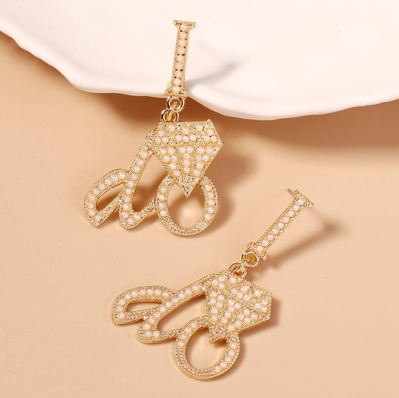 Charming Earring for Any Occasion