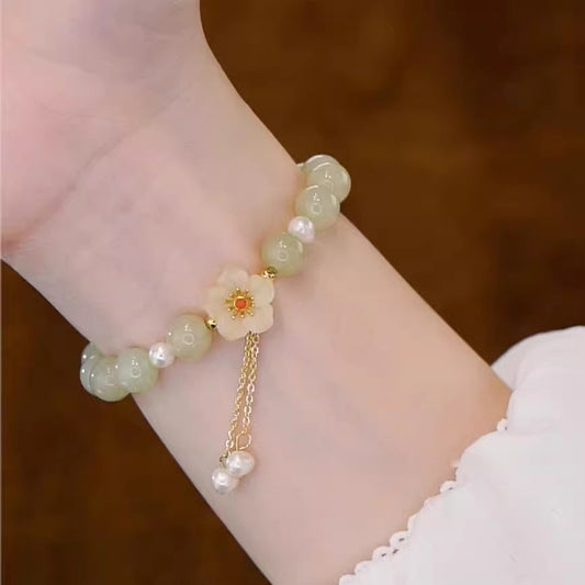 Classic Silver Bracelet with Timeless Appeal