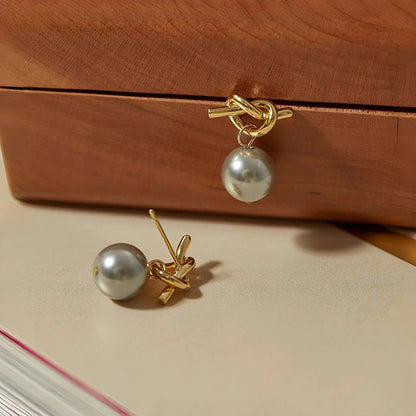 Charming Pearl Earring for Any Occasion