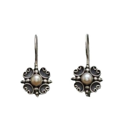Charming Silver Earring for Any Occasion
