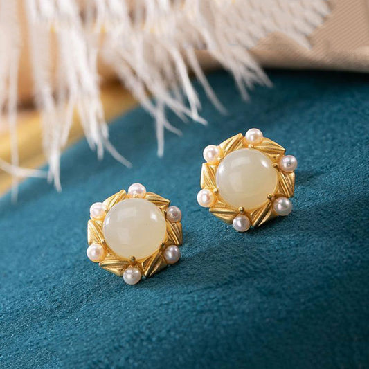 Charming Gold Earring for Any Occasion