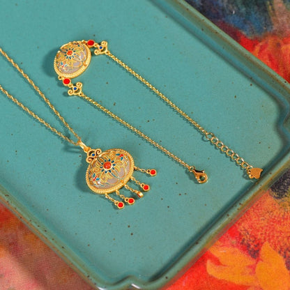 Beautiful Gold Set with Unique Style