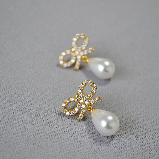 Charming Gold Earring for Any Occasion