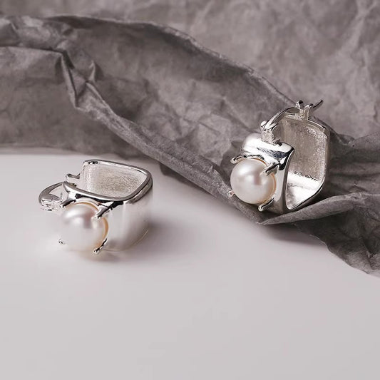 Classic Pearl Earring with Timeless Appeal