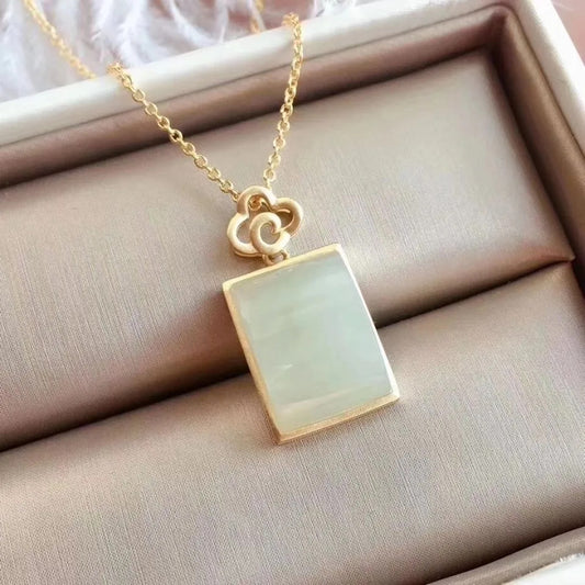 Classic Silver Necklace with Timeless Appeal