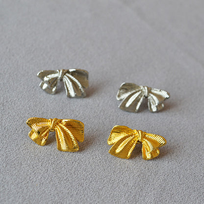Classic Gold Earring with Timeless Appeal