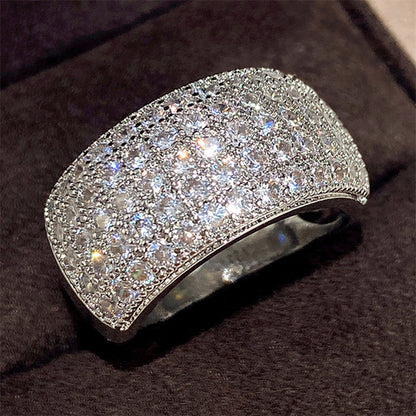 Classic Gold Ring with Timeless Appeal