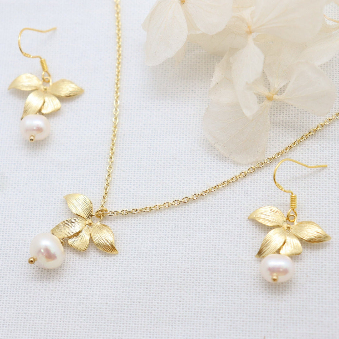 Stunning Gold Set for Daily Wear