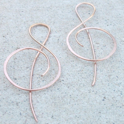 Classic Gold Earring with Timeless Appeal