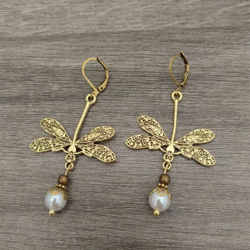 Beautiful Pearl Earring with Unique Style