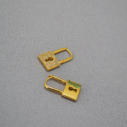 Beautiful Gold Earring with Unique Style
