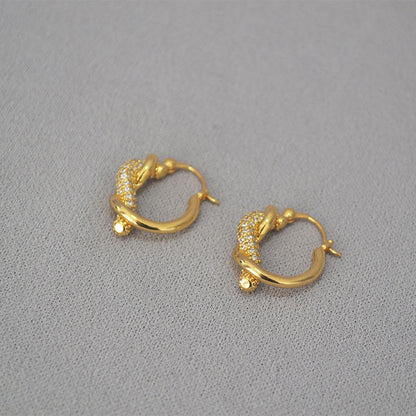 Classic Gold Earring with Timeless Appeal