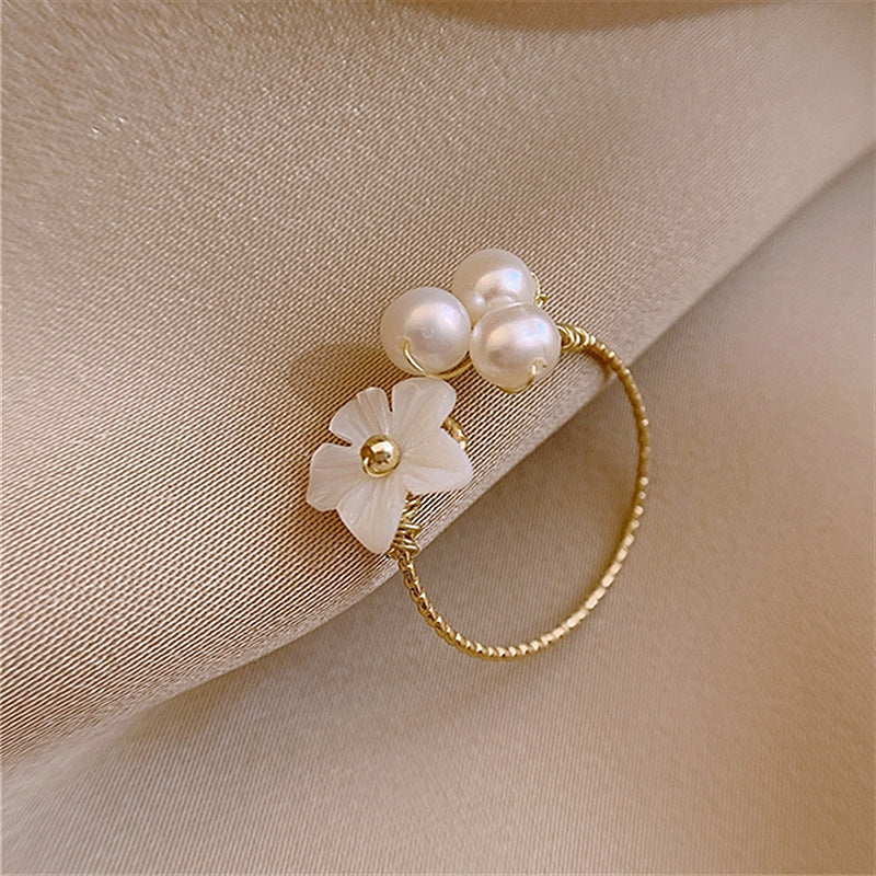 Classic Pearl Ring with Timeless Appeal