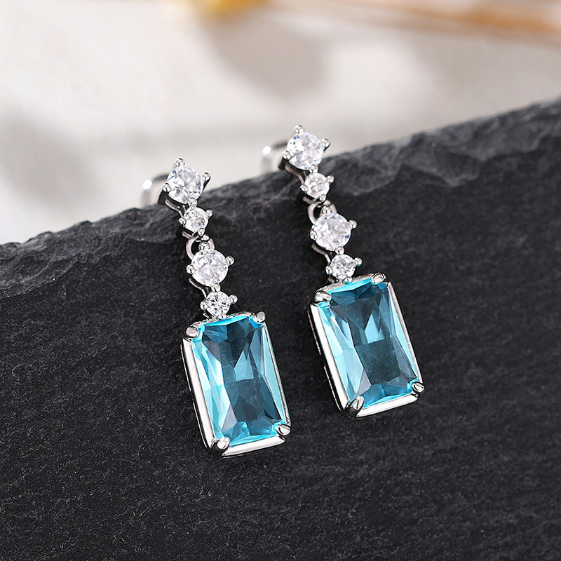 Charming Earring for Any Occasion