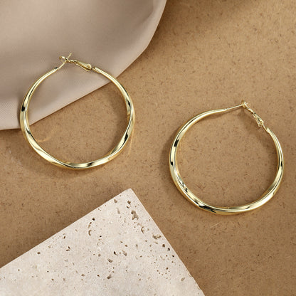 Classic Gold Earring with Timeless Appeal