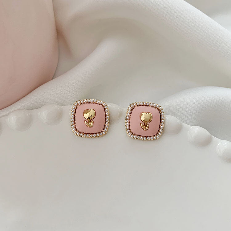 Beautiful Pearl Earring with Unique Style