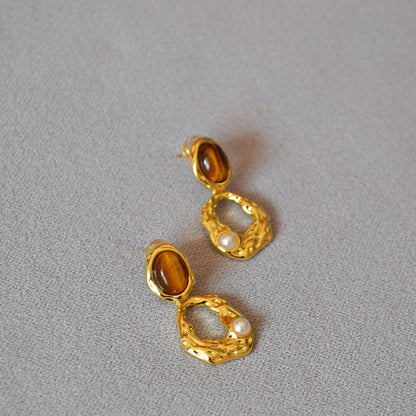 Beautiful Gold Earring with Unique Style