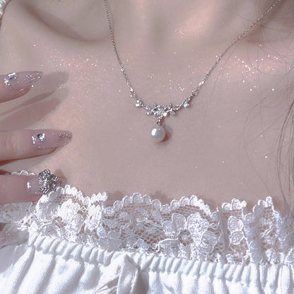 Beautiful Pearl Necklace with Unique Style