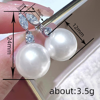 Charming Pearl Piece for Any Occasion