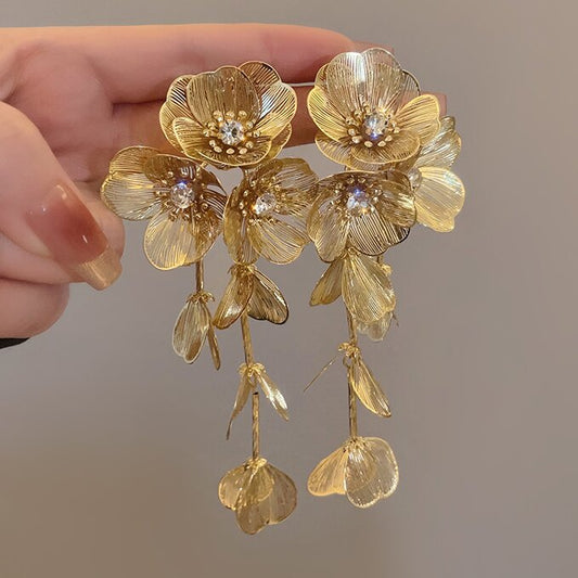 Elegant Gold Earring for Every Occasion