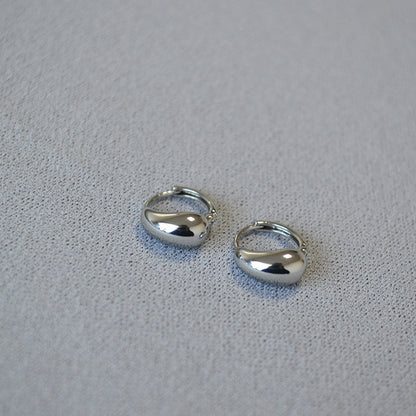 Classic Gold Earring with Timeless Appeal