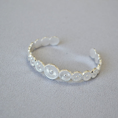 Classic Gold Bracelet with Timeless Appeal