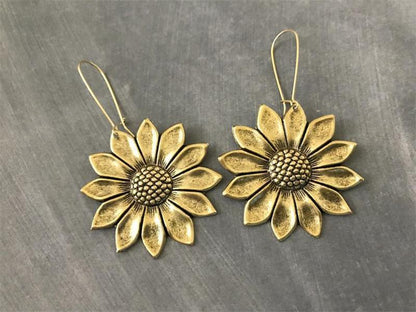Romantic Gold Earring for Special Moments