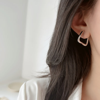 Elegant Silver Earring for Every Occasion