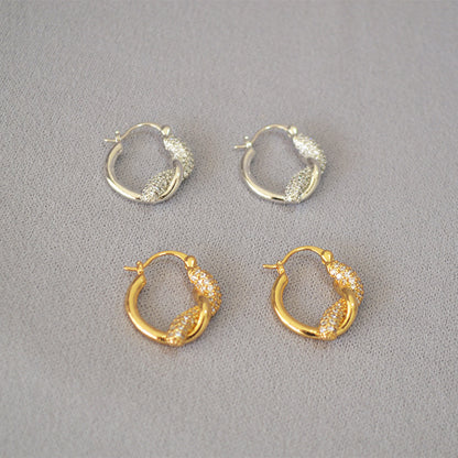 Classic Gold Earring with Timeless Appeal