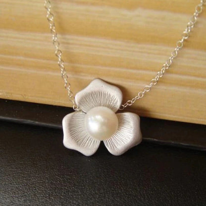 Beautiful Pearl Necklace with Unique Style