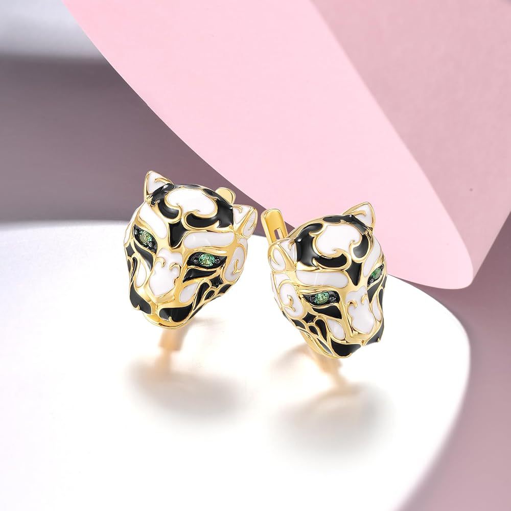 Charming Piece for Any Occasion