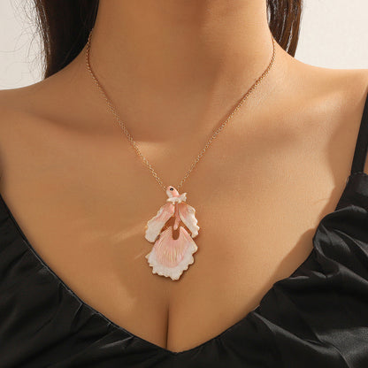 Romantic Gold Necklace for Special Moments