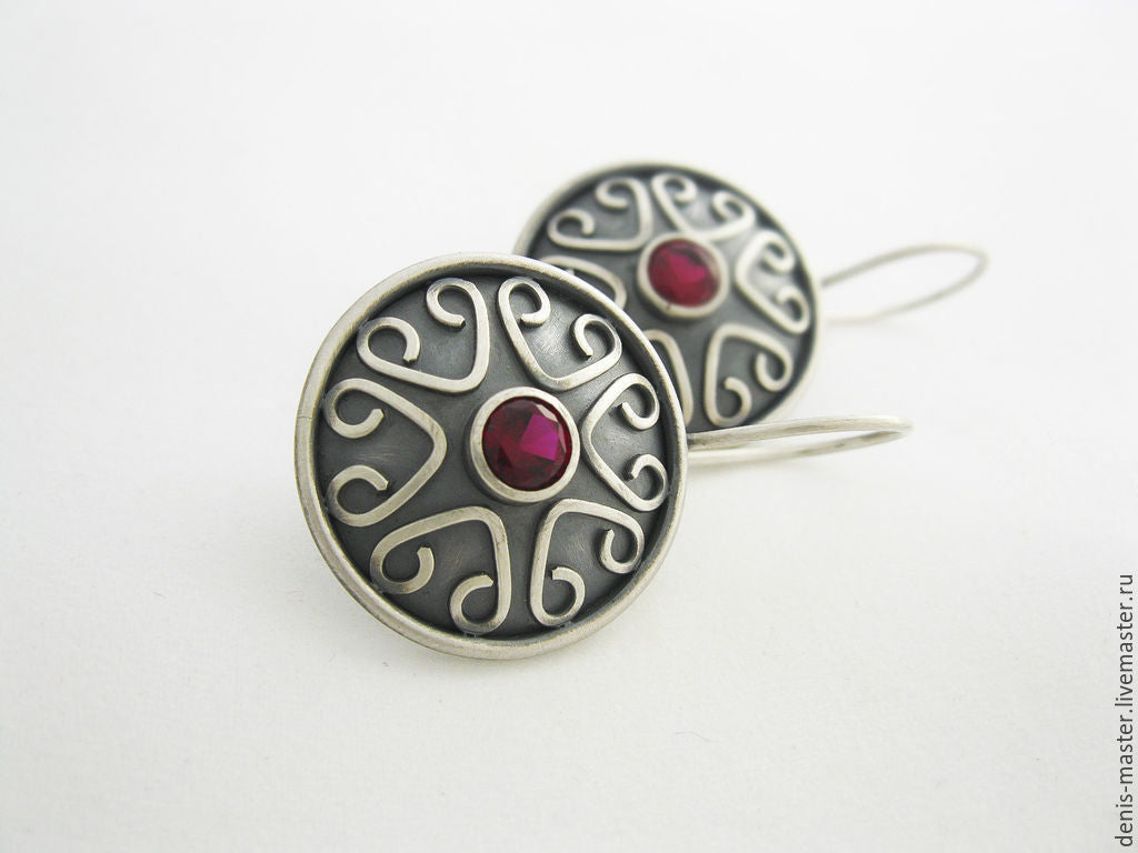 Charming Silver Earring for Any Occasion