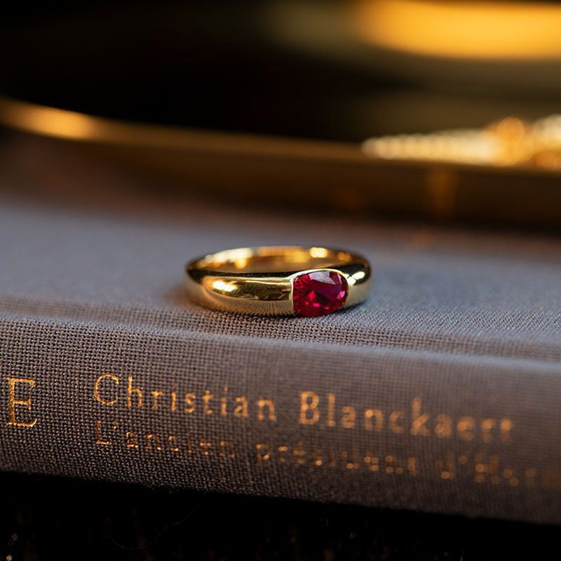 Classic Gold Ring with Timeless Appeal